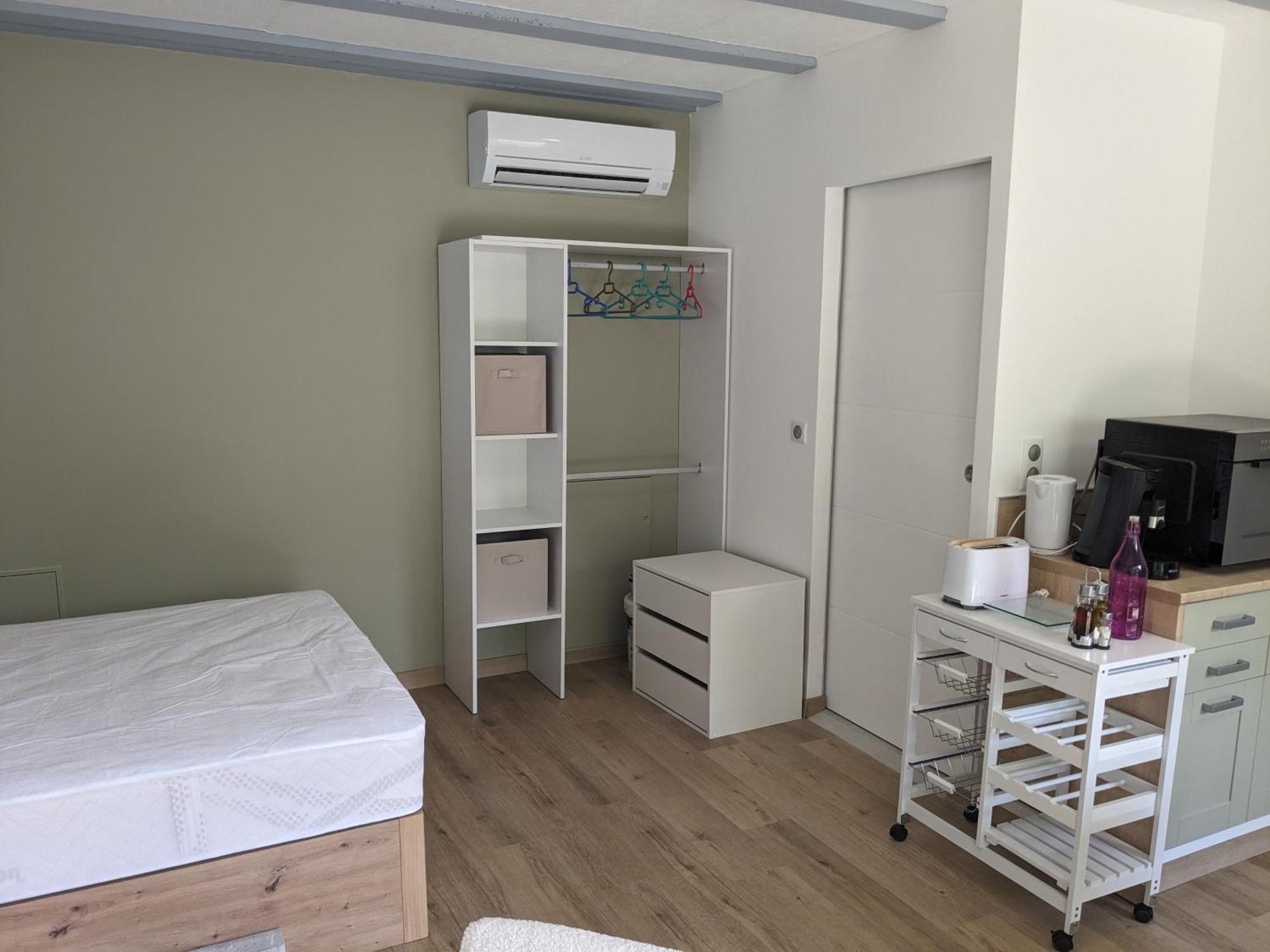 Studio Ceret Bagian luar foto
