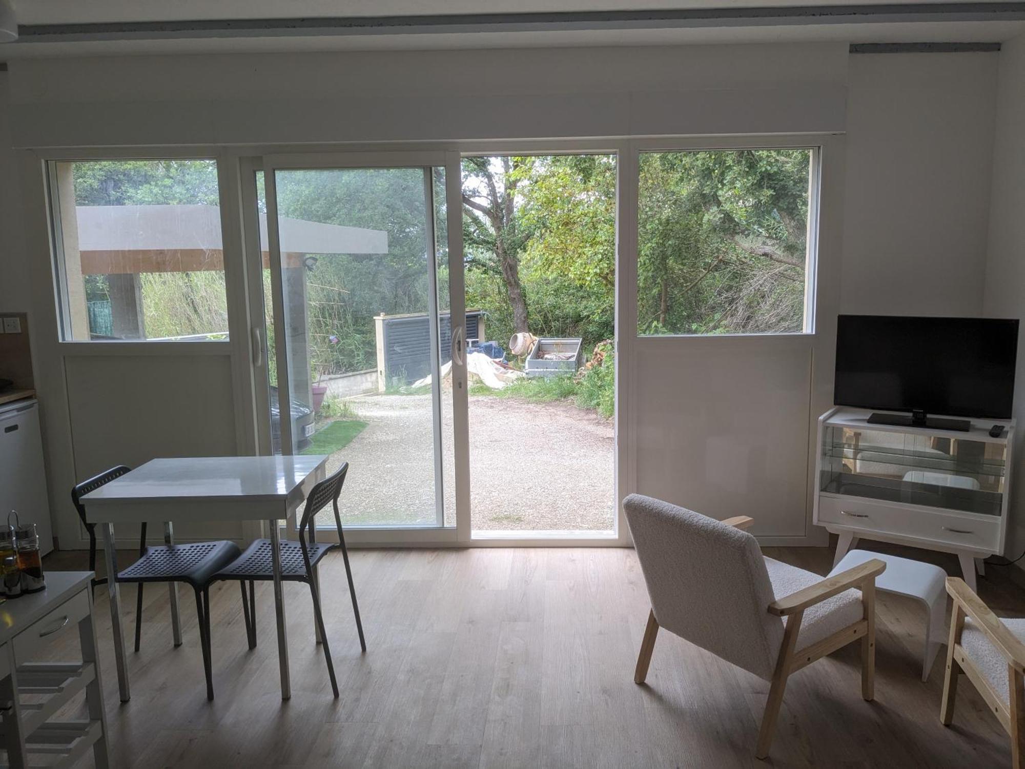 Studio Ceret Bagian luar foto